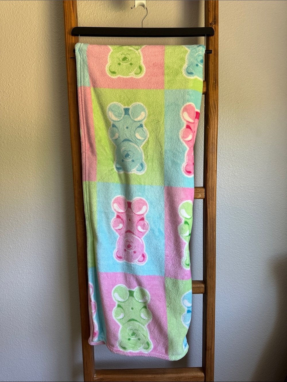 🌈 Betsey Johnson Plush Teddy Bear Throw Blanket - Picture 6 of 8